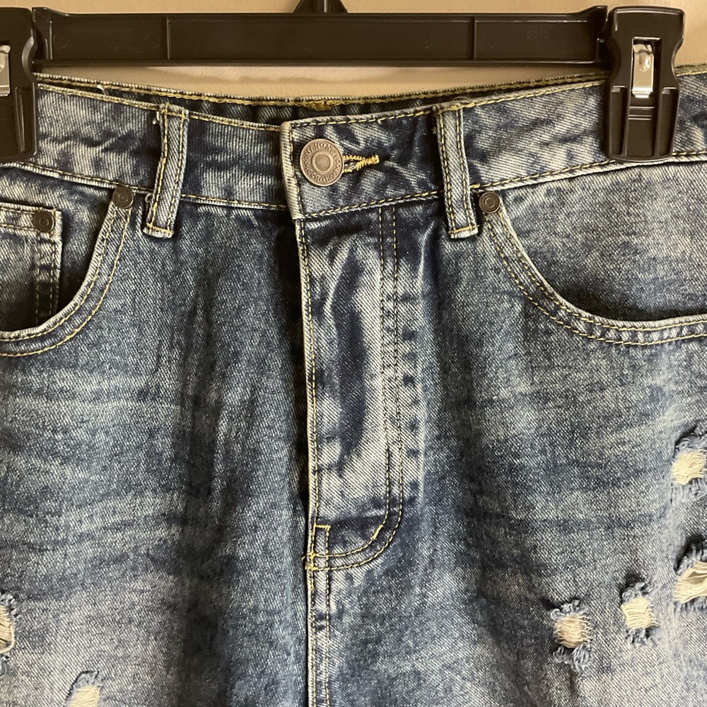 Boohoo Man Relaxed Fit Rigid Multi Rip Denim Shorts - Picture 4 of 15